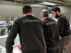Trois techniciens du services technique de Distrinox